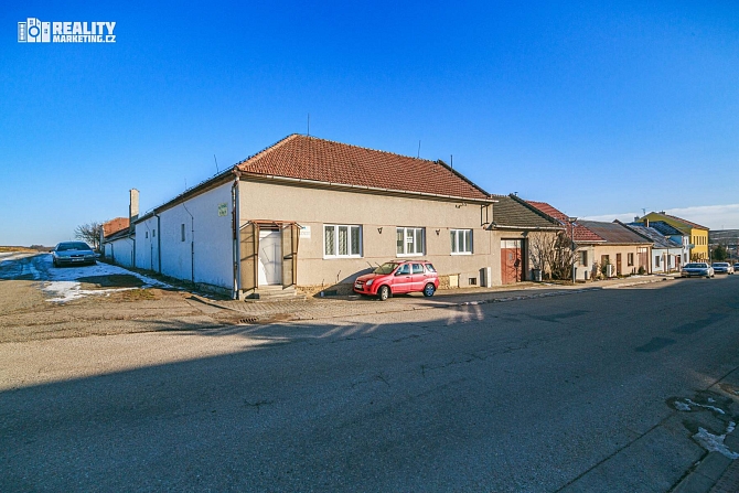 Prodej komerčních prostor výroba 800 m², Hlubočany